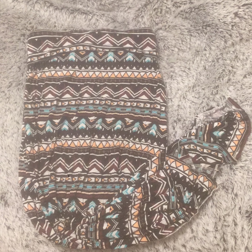 Beautiful tribal print maxi skirt w/ slits